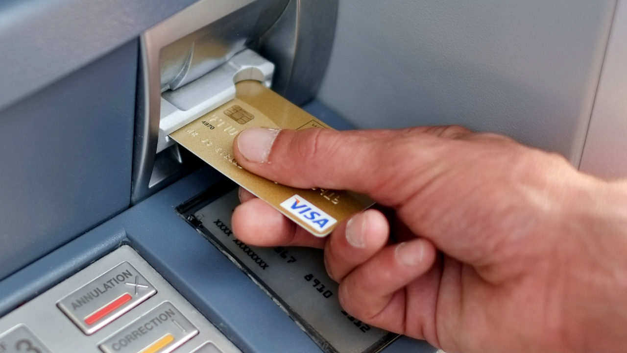Thẻ ATM ngày càng được sử dụng phổ biến hơn